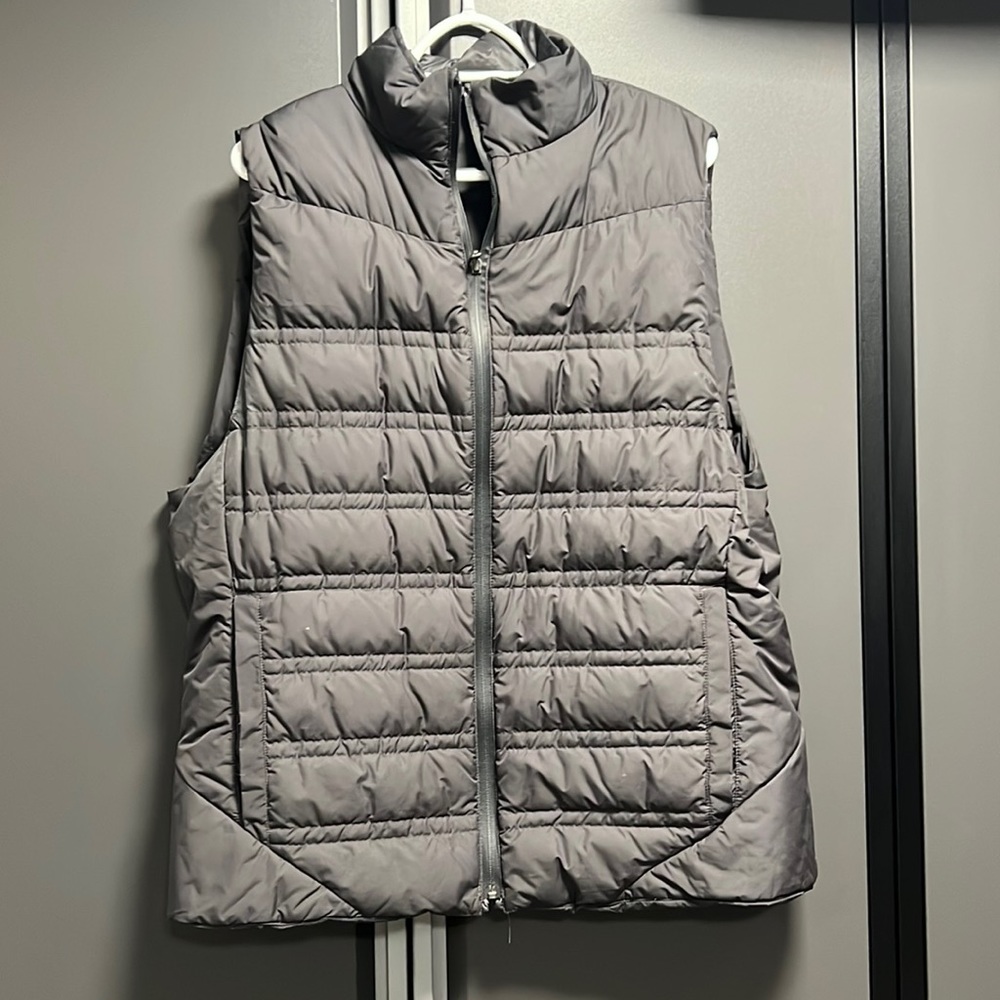 Men’s lululemon lightweight vest size XXL charcoal gray
